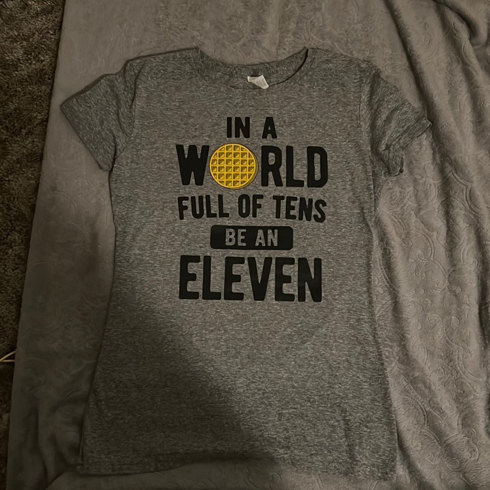 STRANGER THINGS S GRAPHIC TEE GRAY AND BLACK.